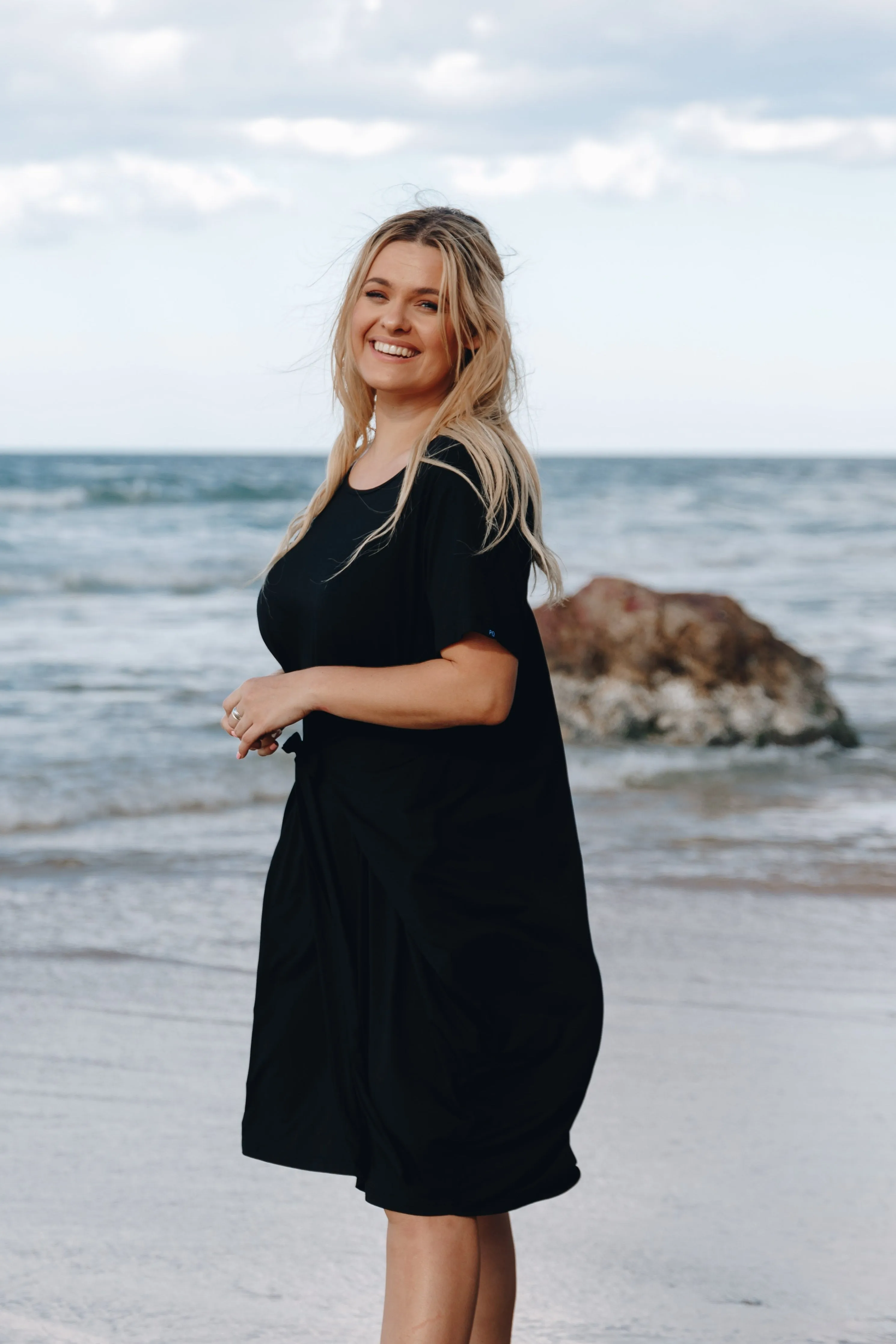 Short Sleeve Tidal Midi Dress | Black | FINAL SALE