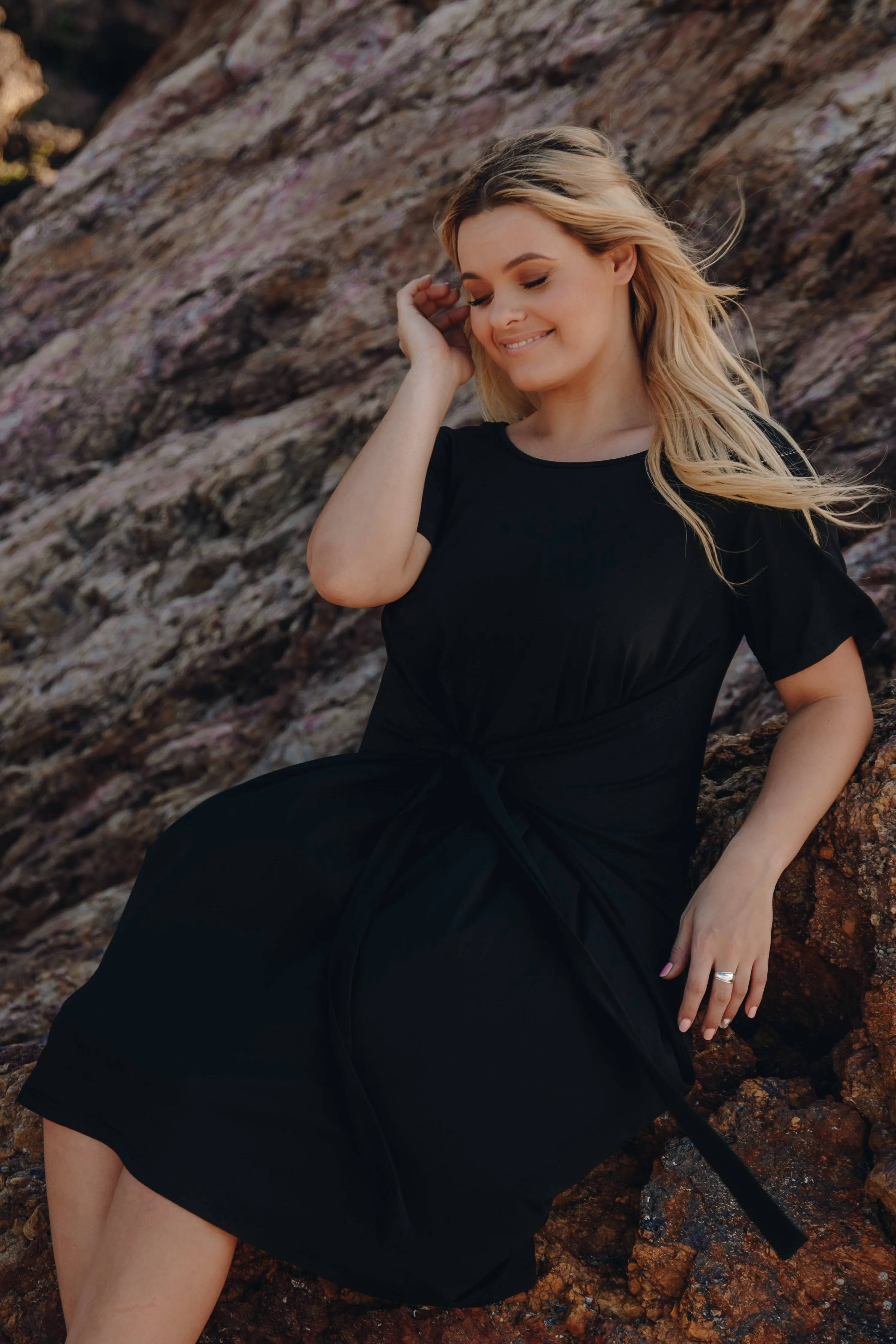 Short Sleeve Tidal Midi Dress | Black | FINAL SALE
